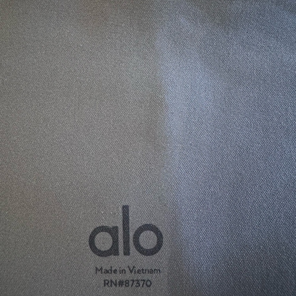 Alo Yoga 7/8 High-Waist Airlift Legging - Light Gray - Picture 4 of 6